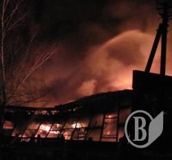 Потужний вибух стався в одному з таксопарків Чернігова - фото Потужний вибух стався в одному з таксопарків Чернігова - фото
